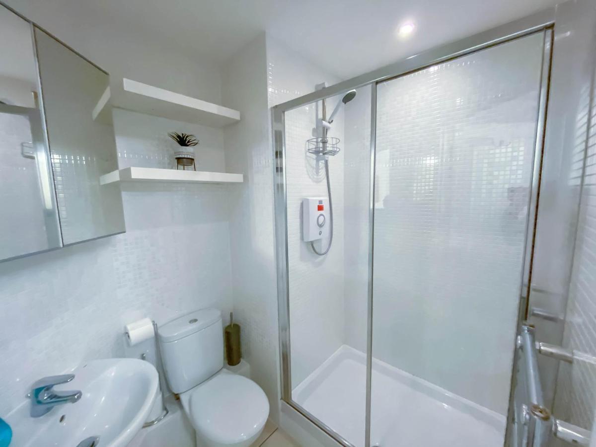 The Augustine - Modern Two Bed Ground Floor Apartment With Parking Canterbury Exteriör bild